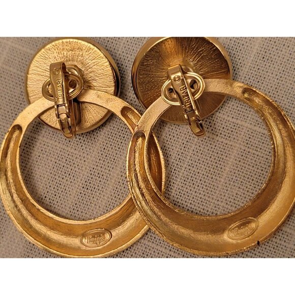 Vintage Trifari Black & Gold Clip-On Earrings & Statement Bead Necklace Set - Picture 5 of 12